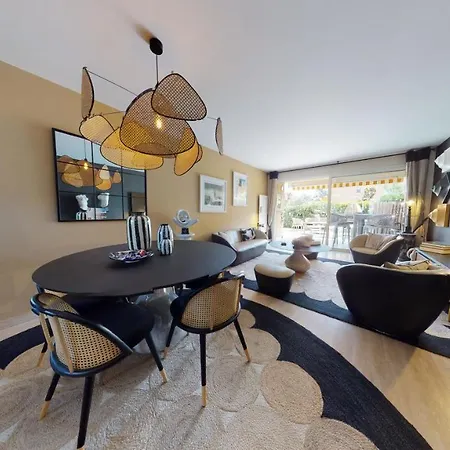 L'Art Deco : 2 Chambres // Superbe Jardin Apartment